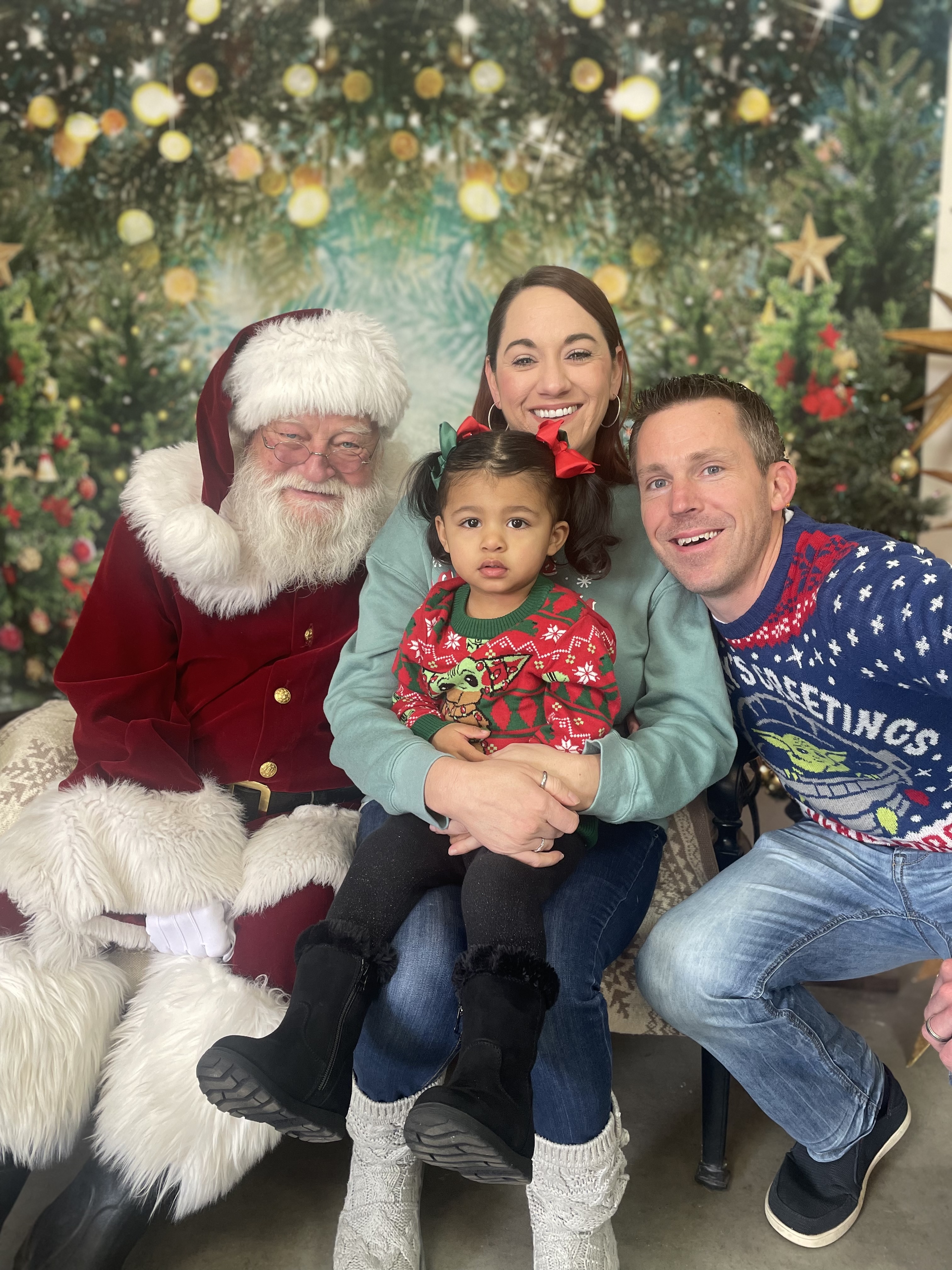 Pictures with Santa – 12/18/22